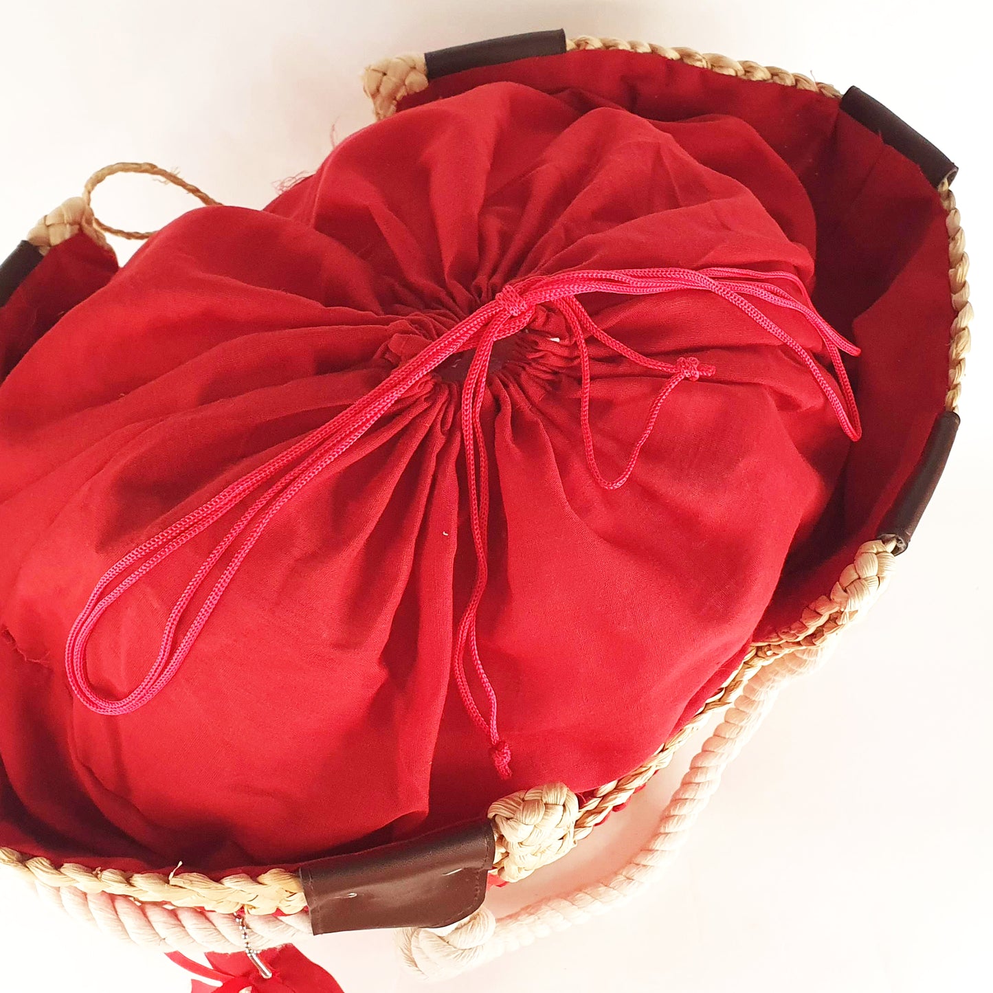 Straw Beach tote with rope