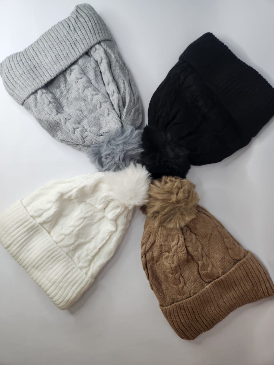 POM-POM Cozy Woolen Beanie