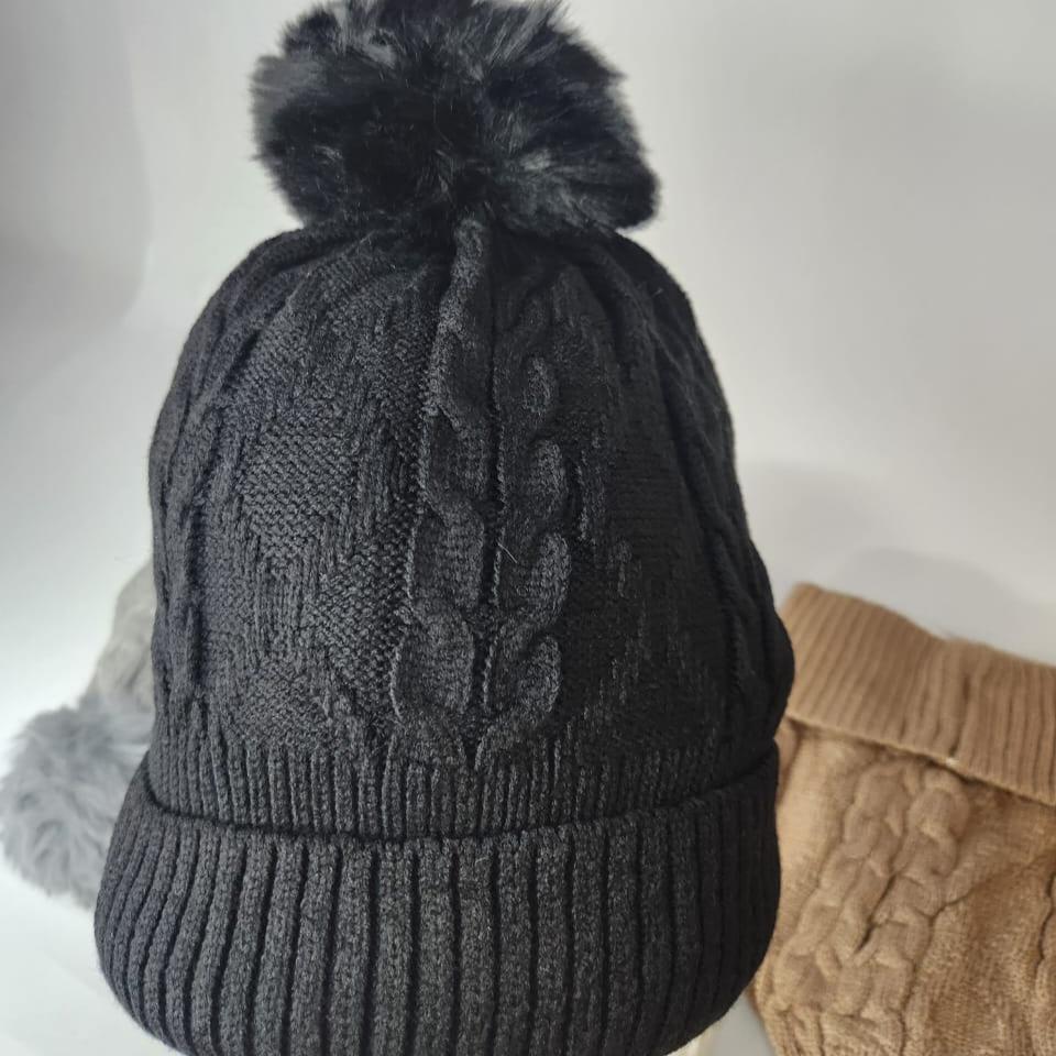 POM-POM Cozy Woolen Beanie