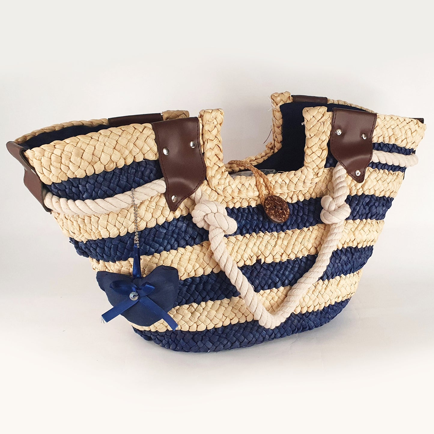 Straw Beach tote with rope